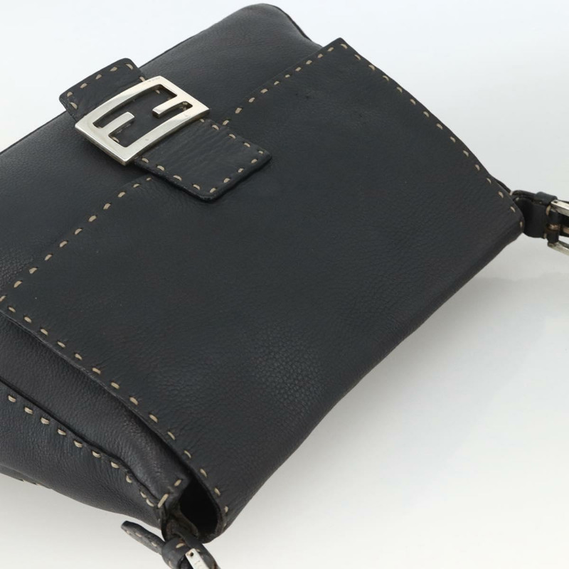 【日本直送】FENDI Selleria Mamma Baguette 手提包，皮革材質，銀色/炭灰色，正品 BAZ530A-5