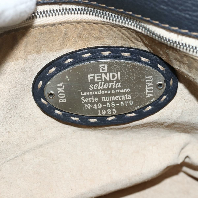【日本直送】FENDI Selleria Mamma Baguette 手提包，皮革材質，銀色/炭灰色，正品 BAZ530A-11