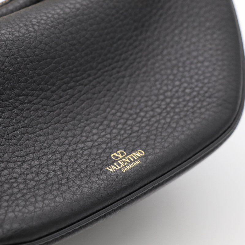 VALENTINO 范倫鐵諾 黑色月牙包  VLogo Moon 金屬鍊帶粒面小牛皮 肩背手提袋 兩用-6
