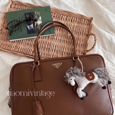 Prada • Plume 35 摩卡棕色