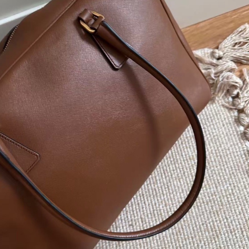 Prada • Plume 35 摩卡棕色-16