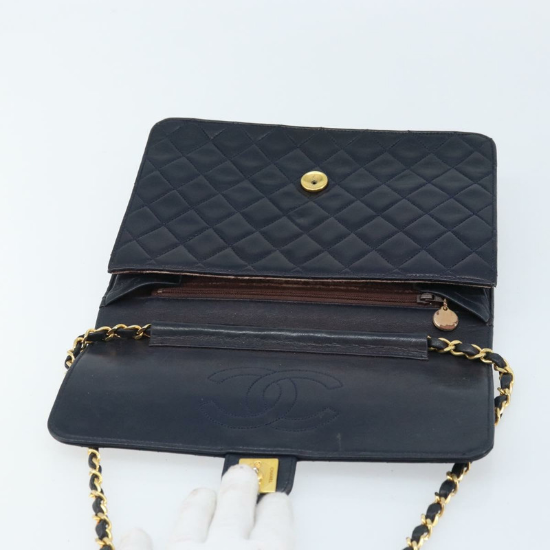 【日本直送】香奈兒 (CHANEL) 絎縫鏈條肩背包，羊皮，海軍藍，金色雙C標誌，正品 BAZ147-9