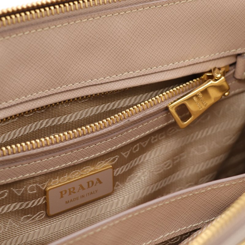 PRADA 奶茶色 斜背包-14