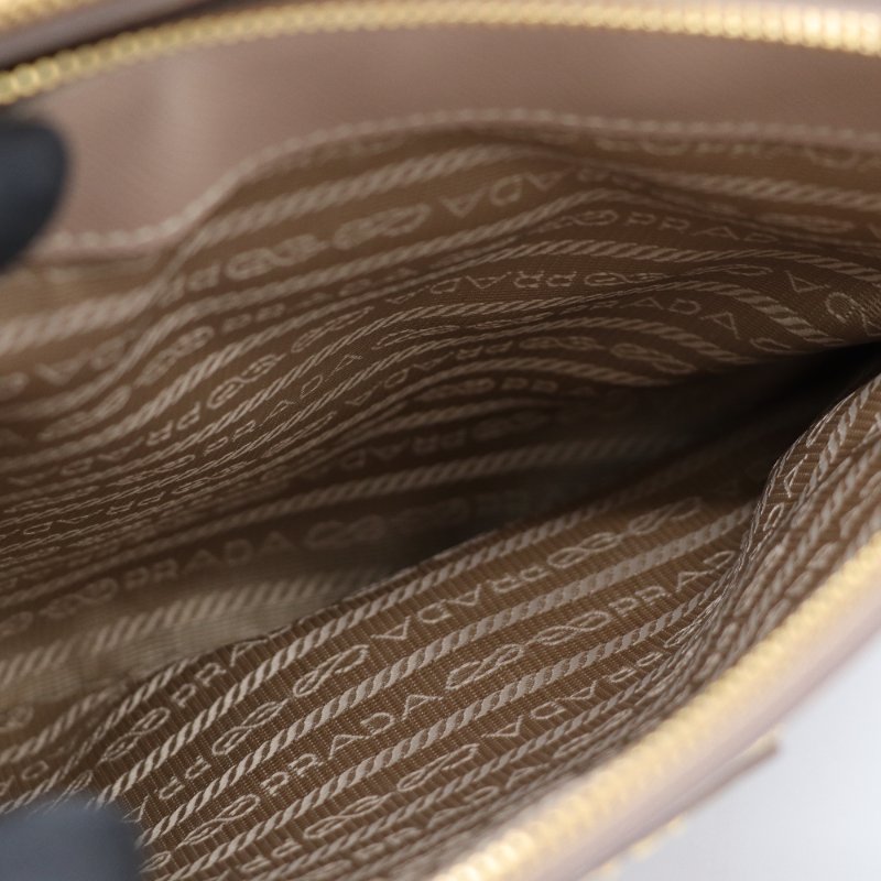 PRADA 奶茶色 斜背包-16