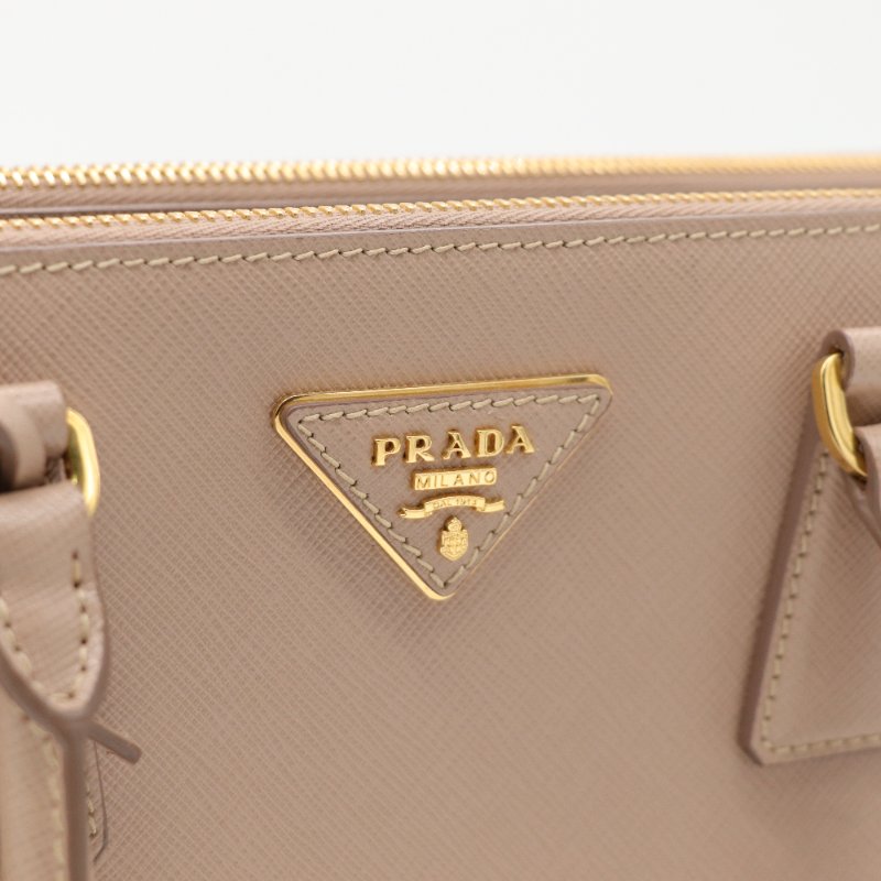 PRADA 奶茶色 斜背包-20