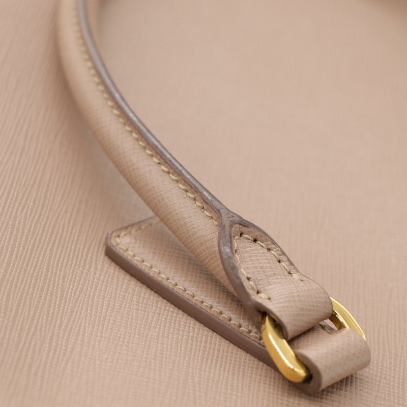 PRADA 奶茶色 斜背包-21