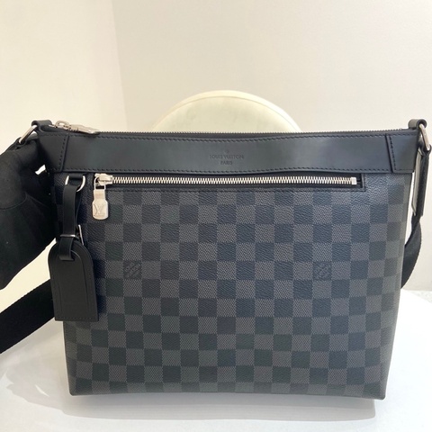 Louis Vuitton 路易威登黑棋盤格郵差包    尺寸：30*24*7 成色超靚