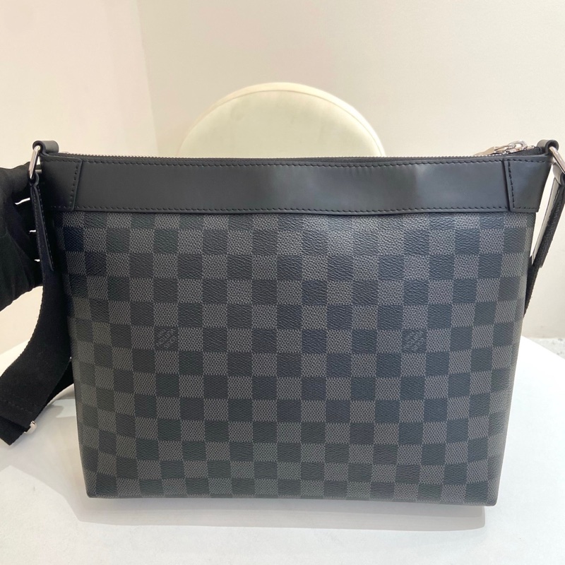 Louis Vuitton 路易威登黑棋盤格郵差包    尺寸：30*24*7 成色超靚-1