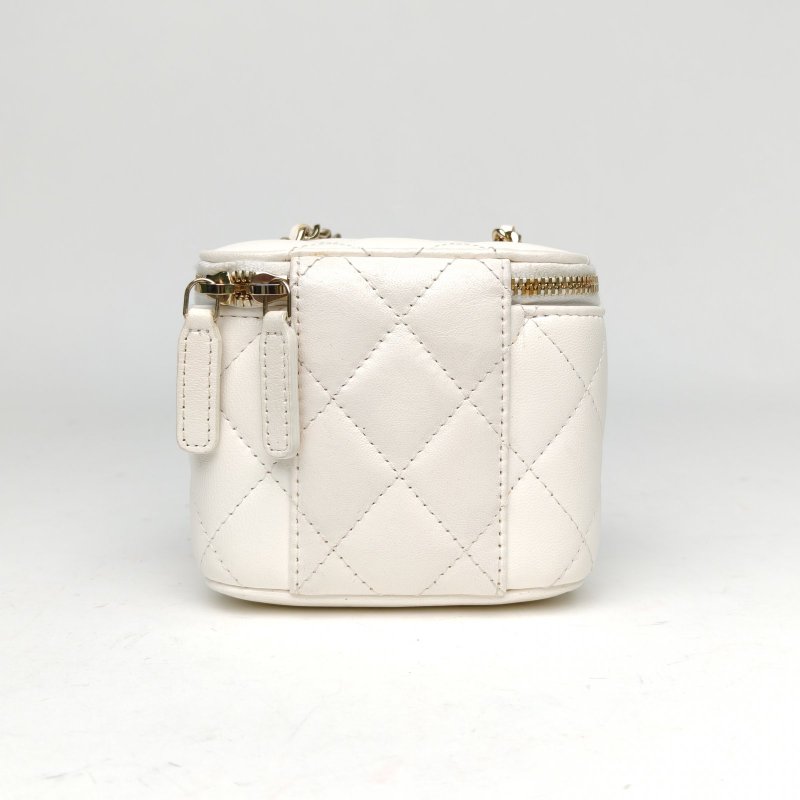 CHANEL 21P方盒子化妝包白色羊皮31開淺金扣山茶花蝴蝶結肩背包-2