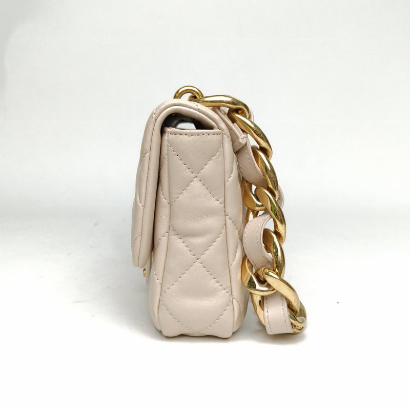 CHANEL 22P粗鏈條單肩包小號20米色羊皮晶片金扣肩背包-1