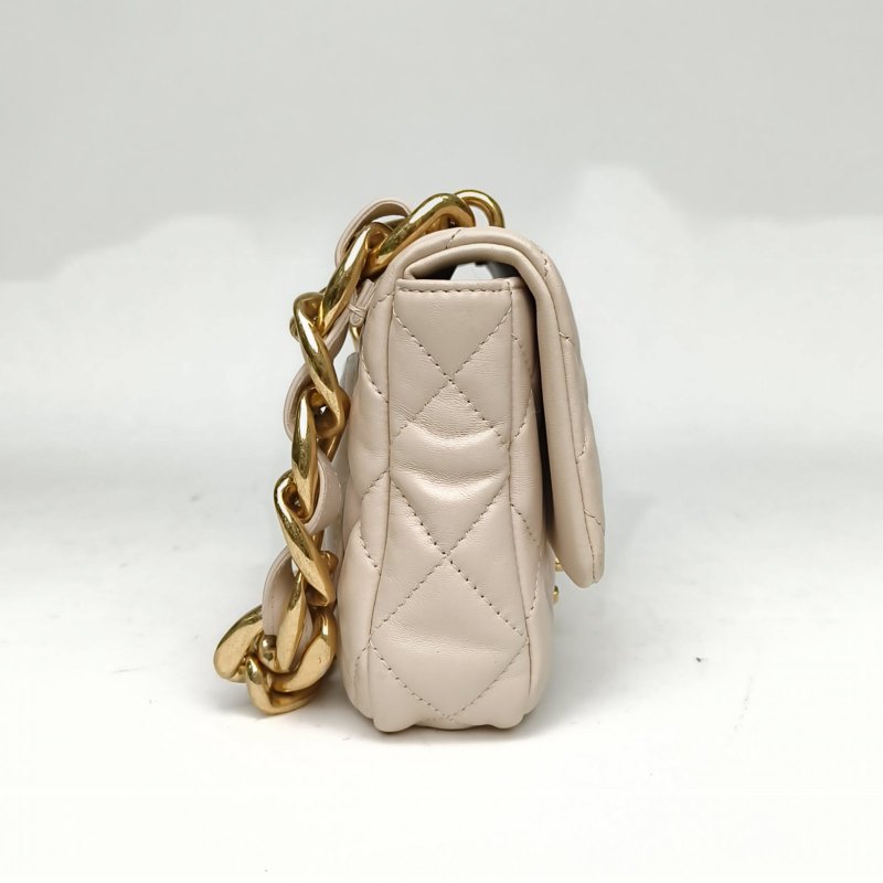 CHANEL 22P粗鏈條單肩包小號20米色羊皮晶片金扣肩背包-3