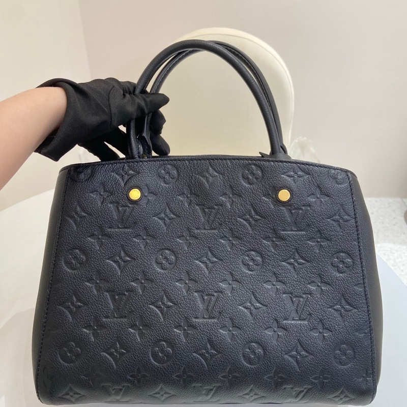 LV 路易威登 黑色全皮壓紋蒙田中號手提斜挎包  尺寸：29.5*11*23 附件：肩帶 鎖具。-1