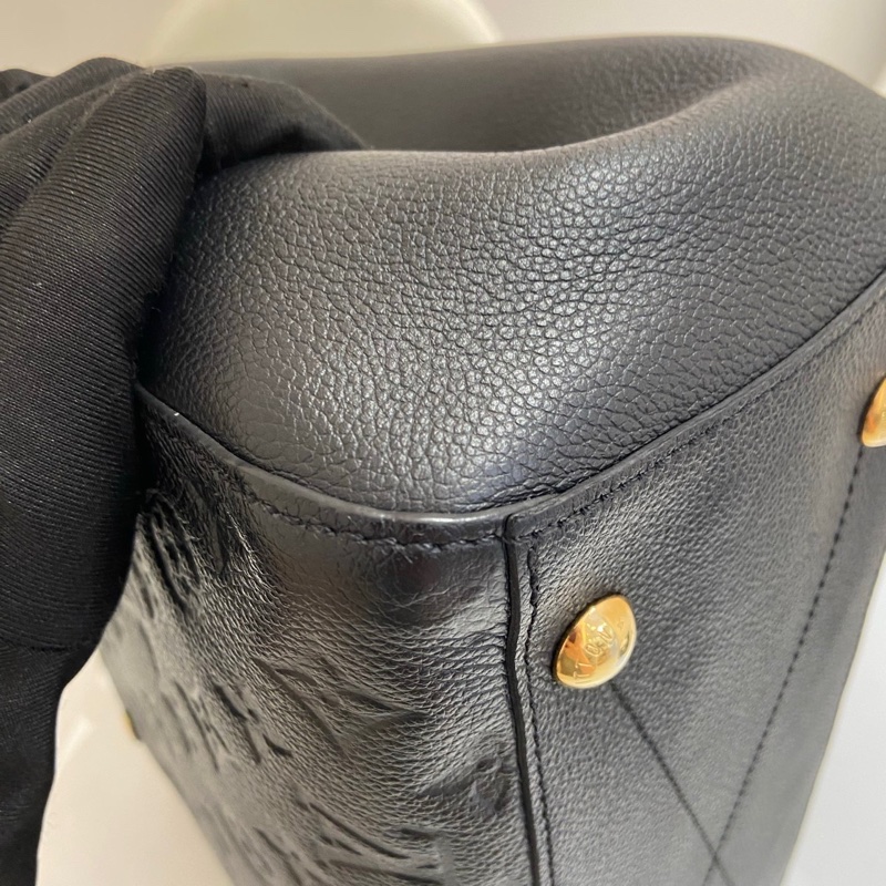 LV 路易威登 黑色全皮壓紋蒙田中號手提斜挎包  尺寸：29.5*11*23 附件：肩帶 鎖具。-5