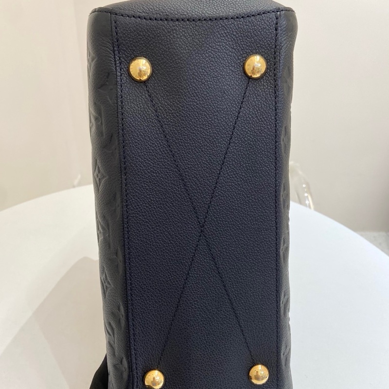 LV 路易威登 黑色全皮壓紋蒙田中號手提斜挎包  尺寸：29.5*11*23 附件：肩帶 鎖具。-6