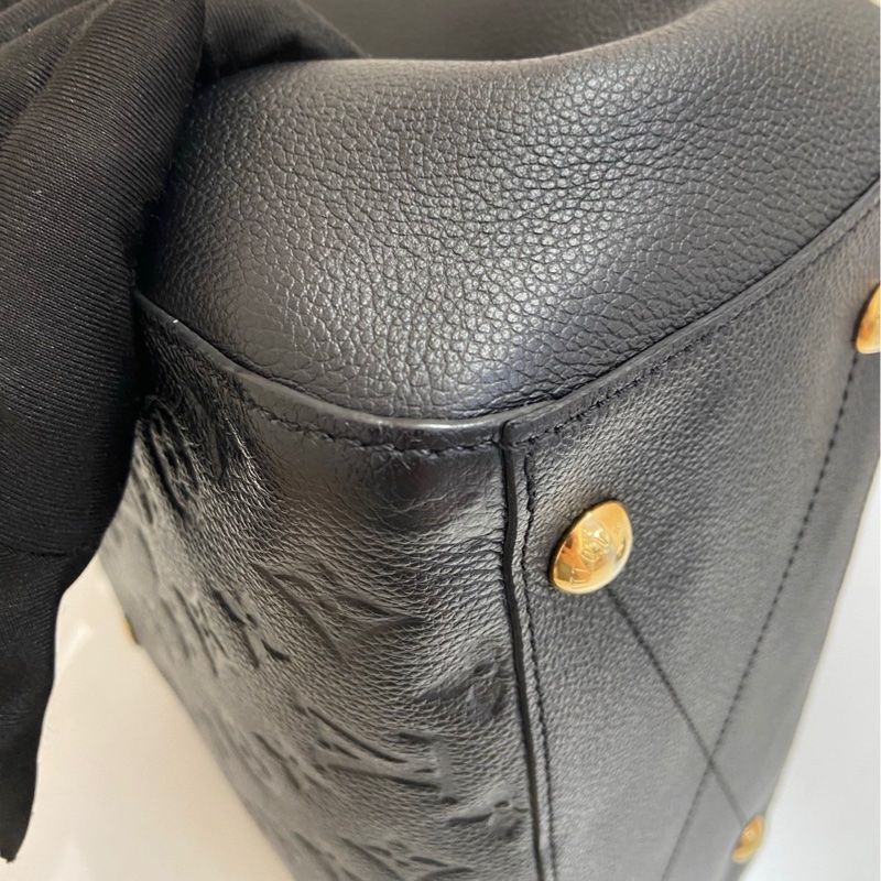 LV 路易威登 黑色全皮壓紋蒙田中號手提斜挎包  尺寸：29.5*11*23 附件：肩帶 鎖具。-8