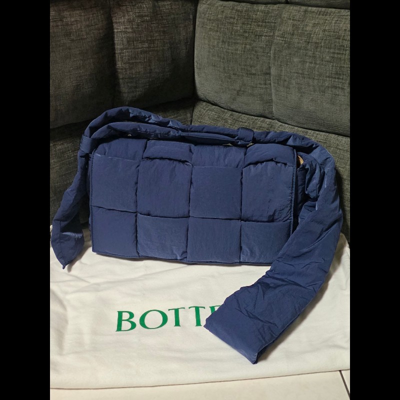 [全新]Bottega Veneta BV 尼龍 cassette 深藍色拼卡其色-1