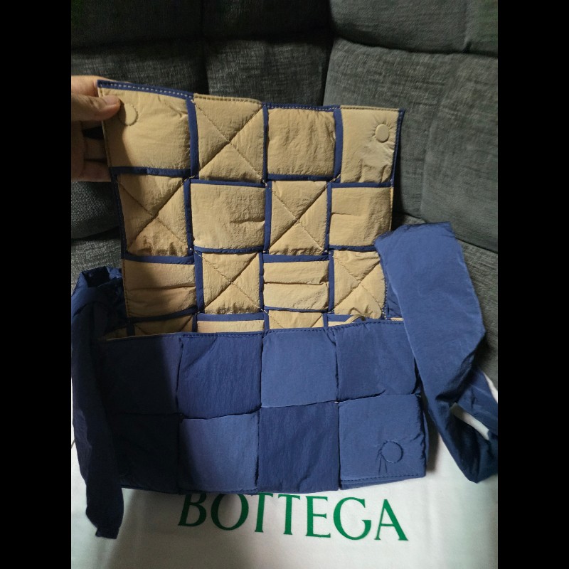 [全新]Bottega Veneta BV 尼龍 cassette 深藍色拼卡其色-5