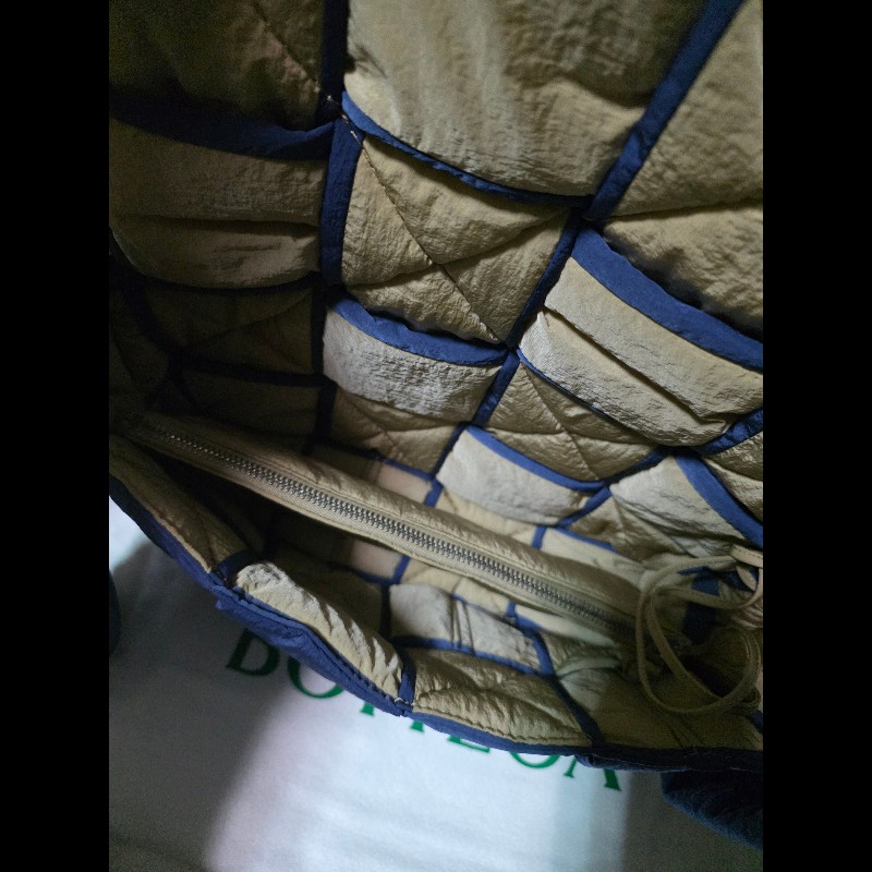 [全新]Bottega Veneta BV 尼龍 cassette 深藍色拼卡其色-6