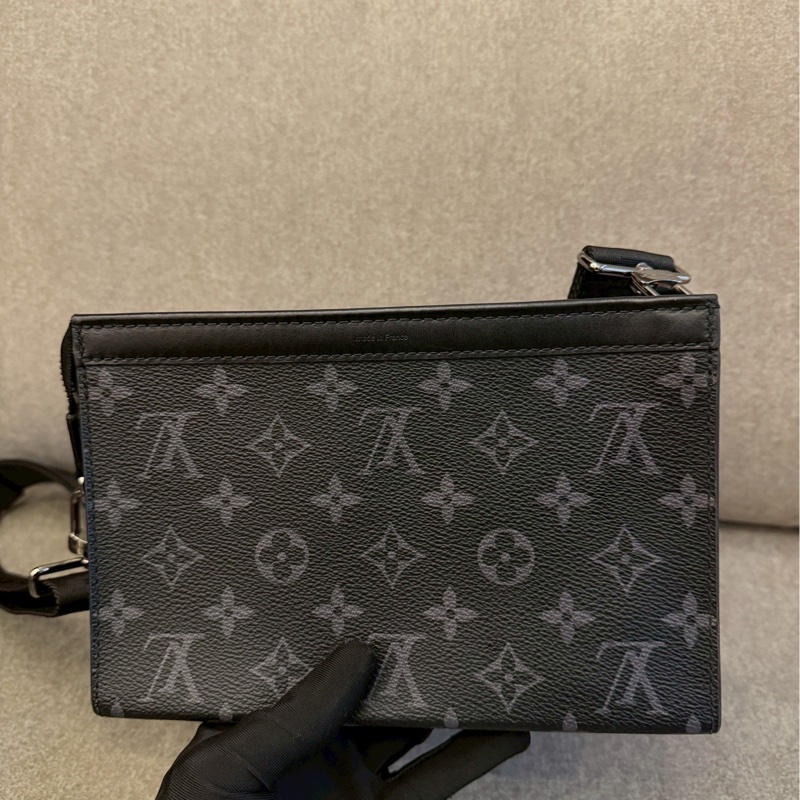 LV黑老花二合一側背包-3