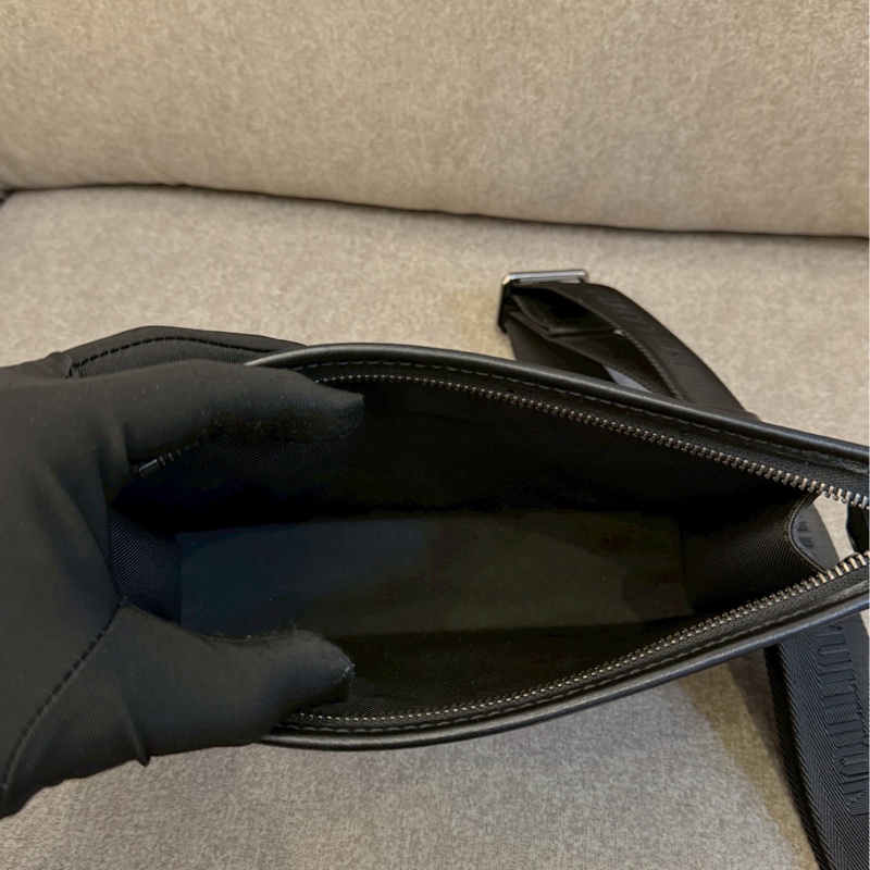 LV黑老花二合一側背包-5