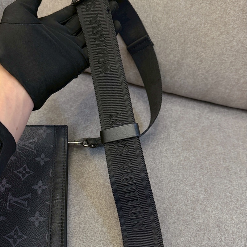 LV黑老花二合一側背包-9