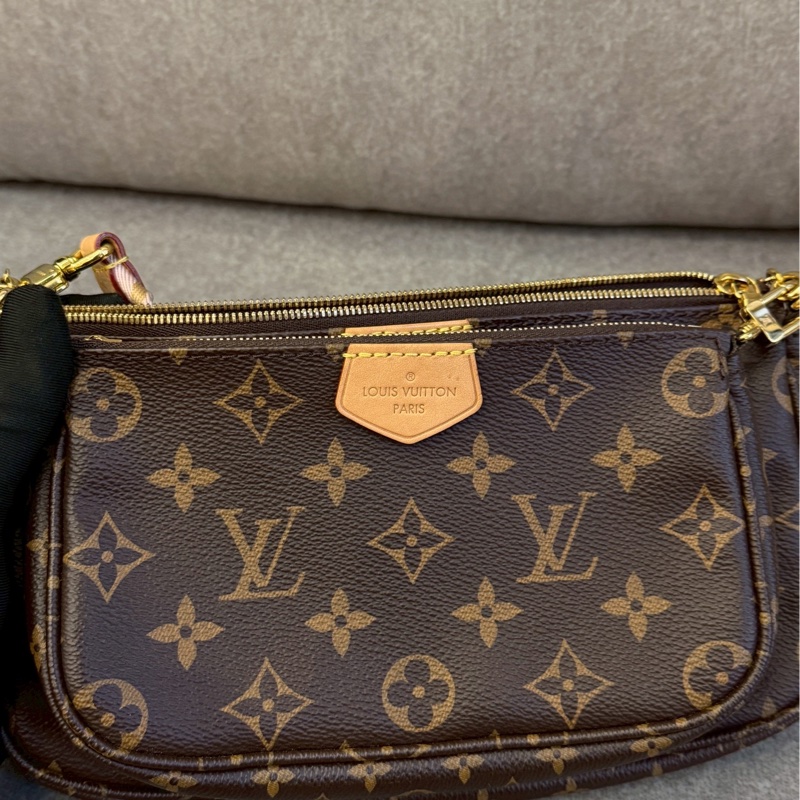 LV粉色五合一側背包-3