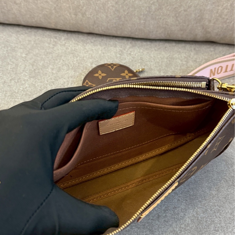 LV粉色五合一側背包-4