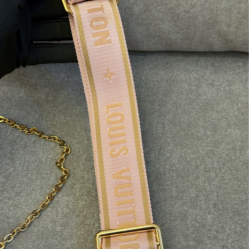 LV粉色五合一側背包-6