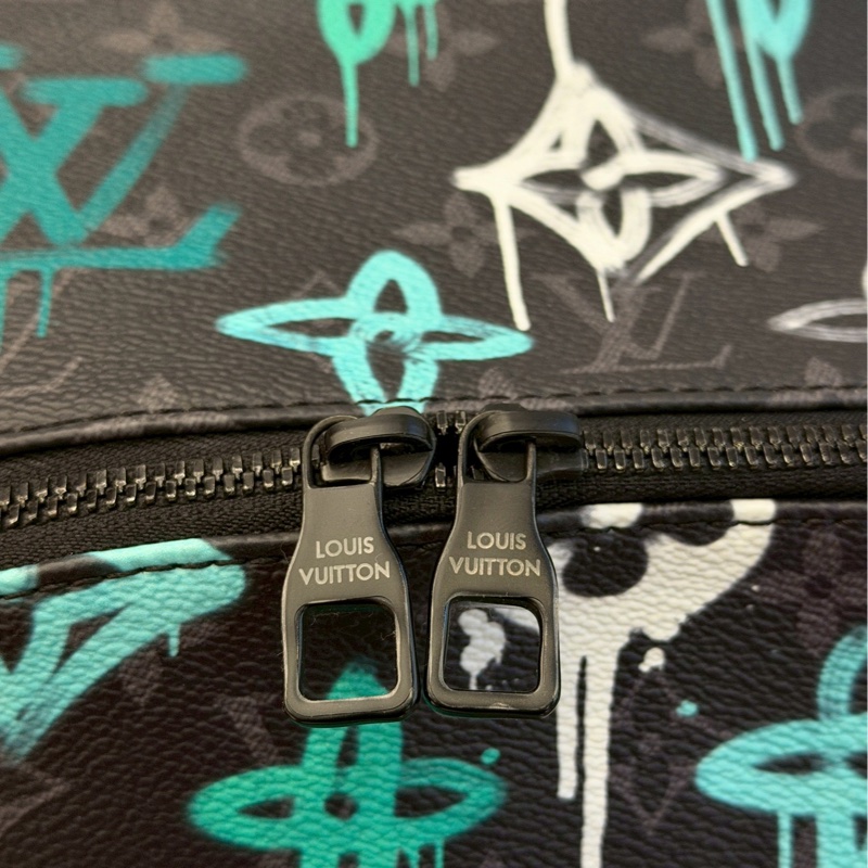 LV新款塗鴉黑色後背包-4