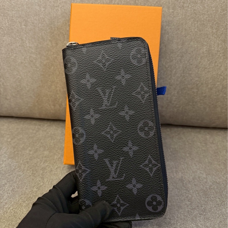 LV黑老花拉鍊長夾-3