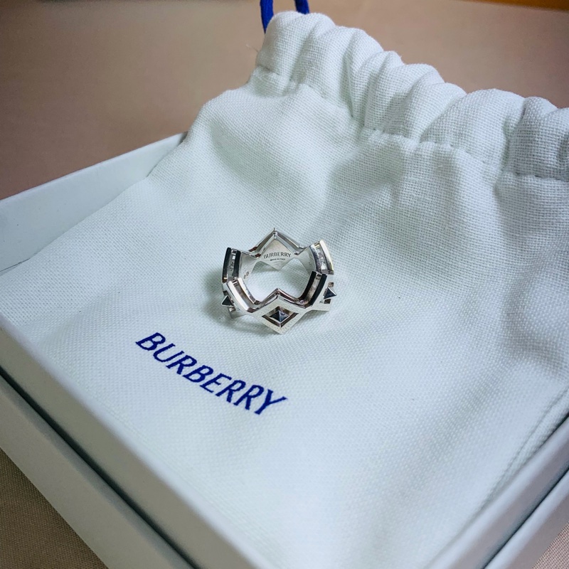 ‼️全台最甜 🎁全新閒置 未使用盒裝 Burberry 巴寶莉 2024 菱形鏤空925純銀 戒指（原價18200）-0