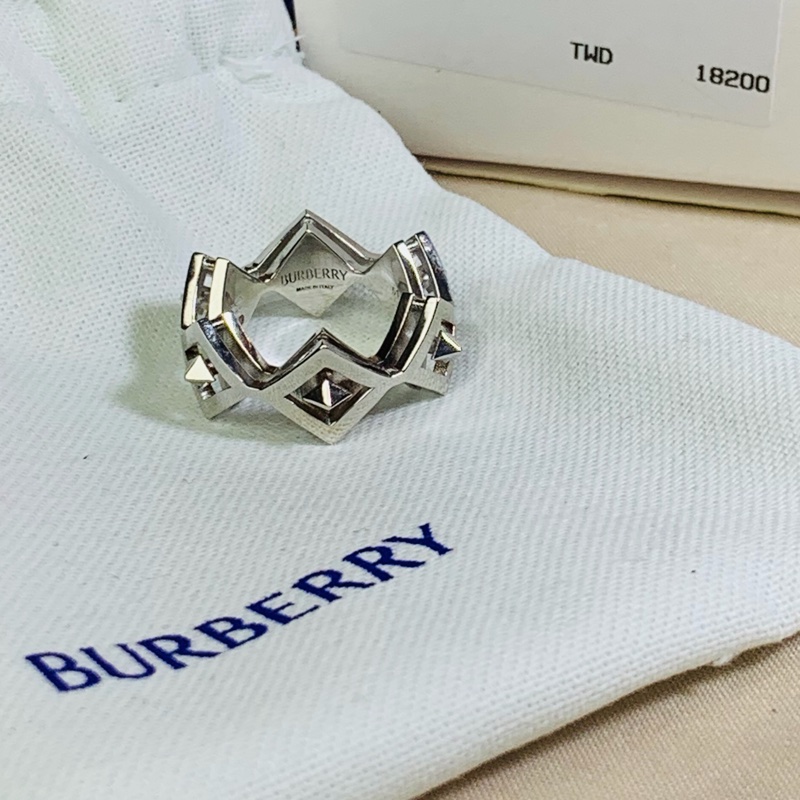 ‼️全台最甜 🎁全新閒置 未使用盒裝 Burberry 巴寶莉 2024 菱形鏤空925純銀 戒指（原價18200）-2