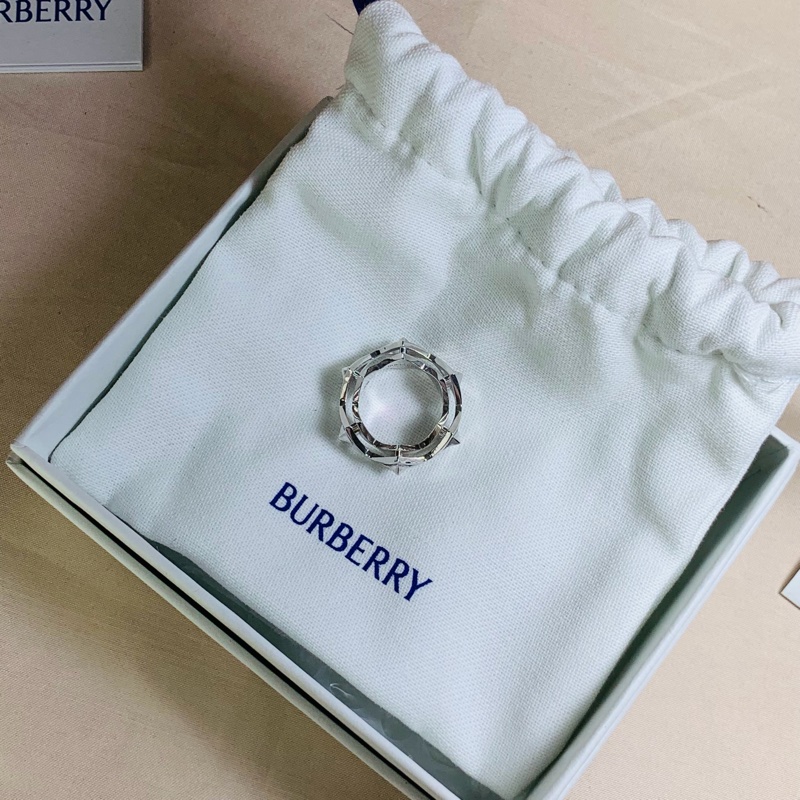 ‼️全台最甜 🎁全新閒置 未使用盒裝 Burberry 巴寶莉 2024 菱形鏤空925純銀 戒指（原價18200）-4