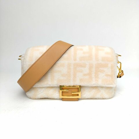 FENDI Baguette法棍包中號米白色毛絨金扣肩背包