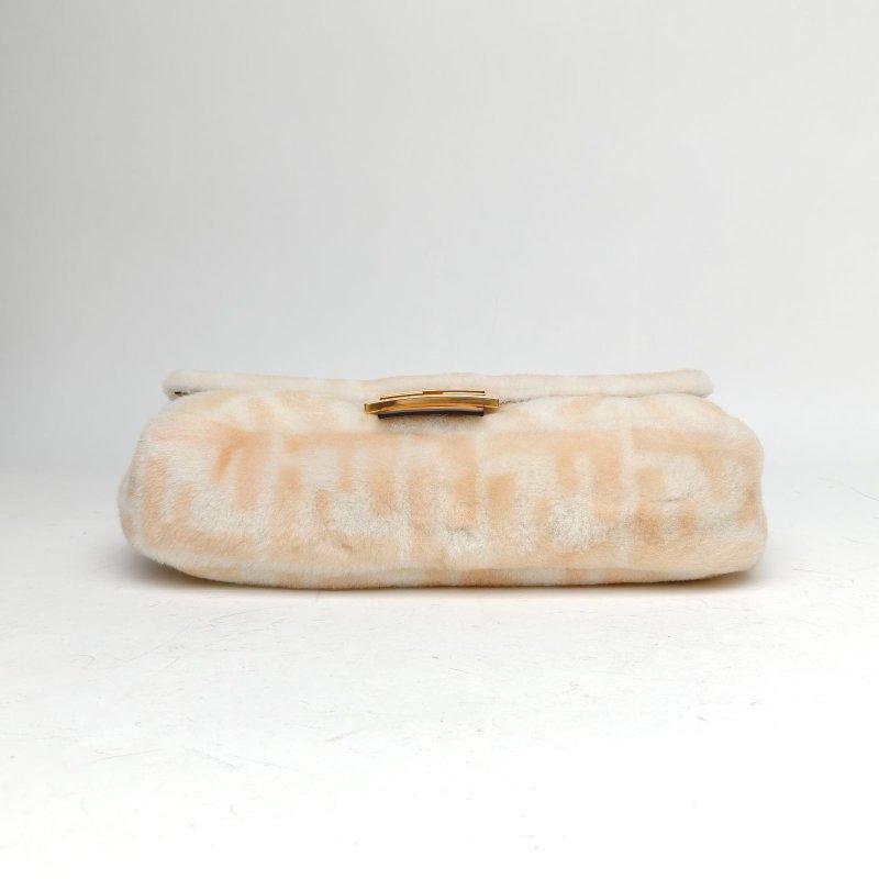 FENDI Baguette法棍包中號米白色毛絨金扣肩背包-4