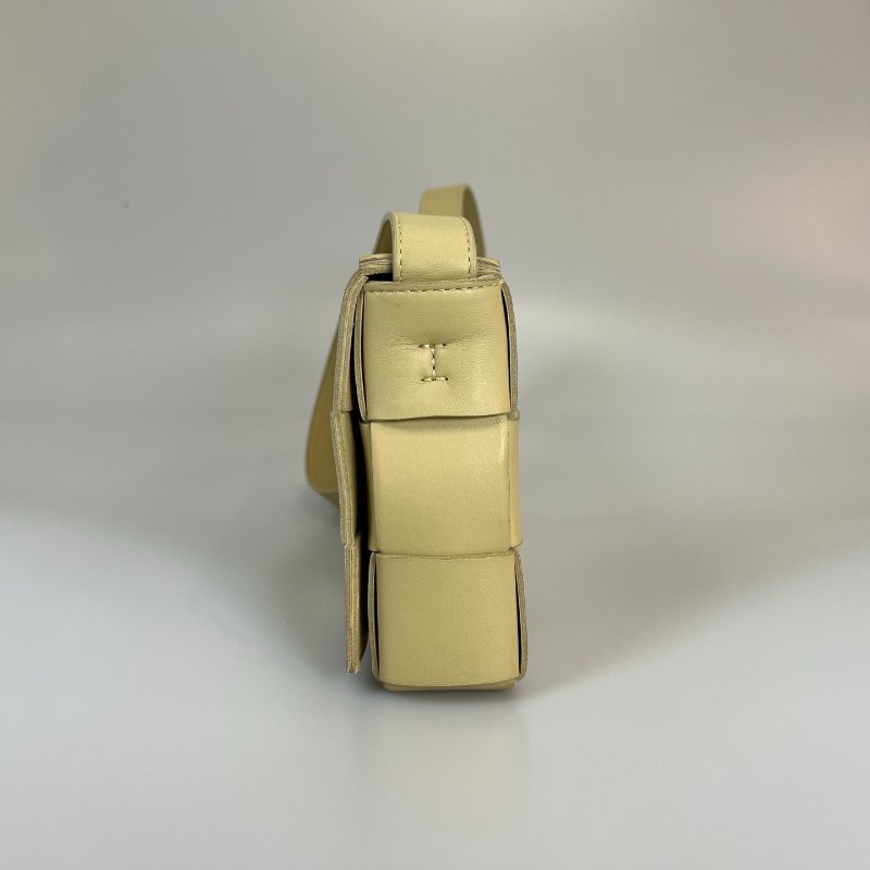 BV 鼠尾草綠CASSETTE包-3