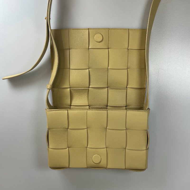 BV 鼠尾草綠CASSETTE包-5