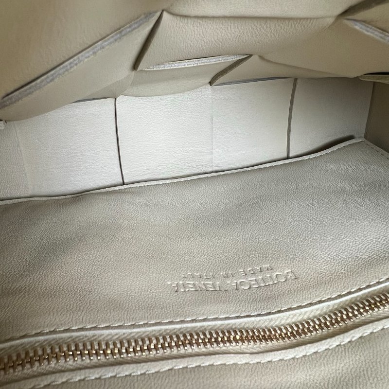 BV 鼠尾草綠CASSETTE包-6