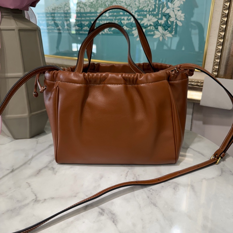 Celine 咖牛皮 Cuir Triomphe小型Cabe金釦雙抽繩手提斜背包111013DU3.04LU-1