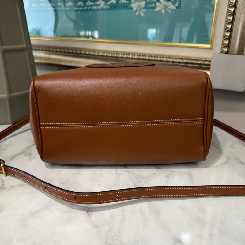 Celine 咖牛皮 Cuir Triomphe小型Cabe金釦雙抽繩手提斜背包111013DU3.04LU-4