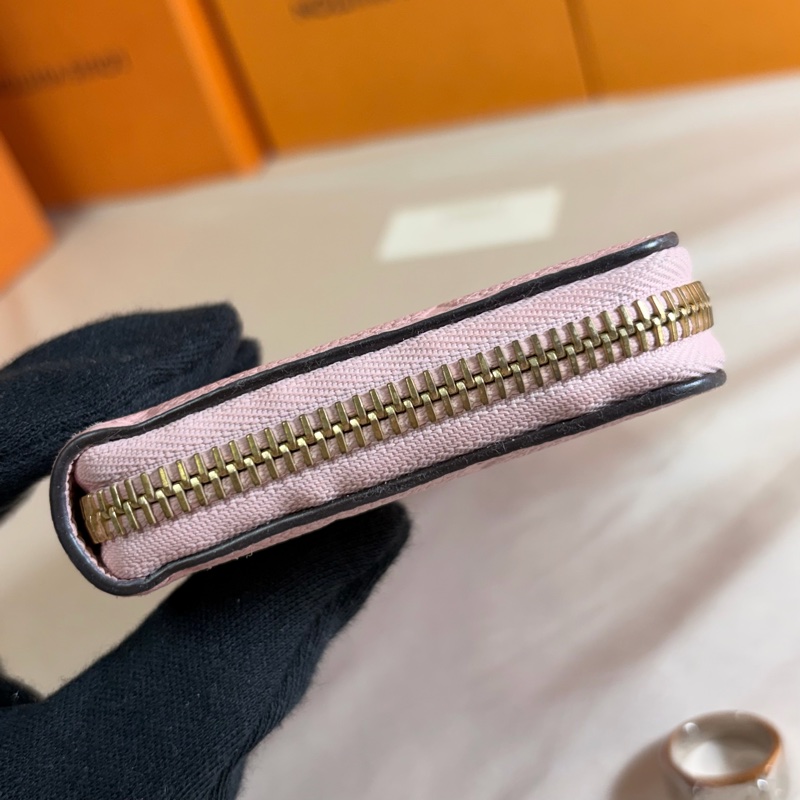 ✨近新閒置 LV 路易威登 Louis Vuitton 粉牛皮壓紋老花拉鏈8卡（二合一）窄版長夾-6