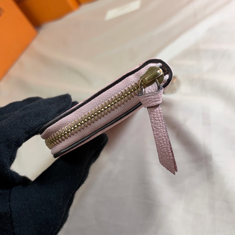 ✨近新閒置 LV 路易威登 Louis Vuitton 粉牛皮壓紋老花拉鏈8卡（二合一）窄版長夾-9