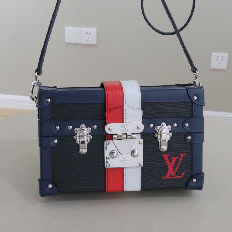 Louis VuittonPETITE MALLE限量版水波紋盒子包吃，男女同款 尺寸20*12*5，配件無-0