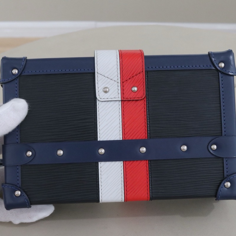 Louis VuittonPETITE MALLE限量版水波紋盒子包吃，男女同款 尺寸20*12*5，配件無-1