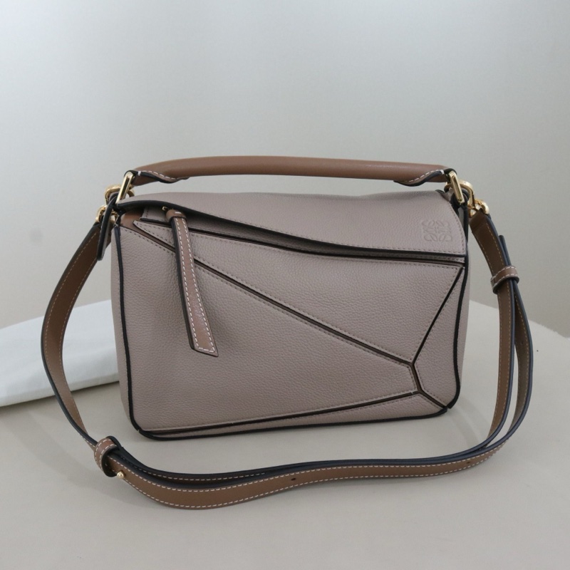 99新，Loewe Puzzle小號變形包，沙色荔枝紋牛皮拼色 尺寸24*15*10.5，配件防塵袋。-0