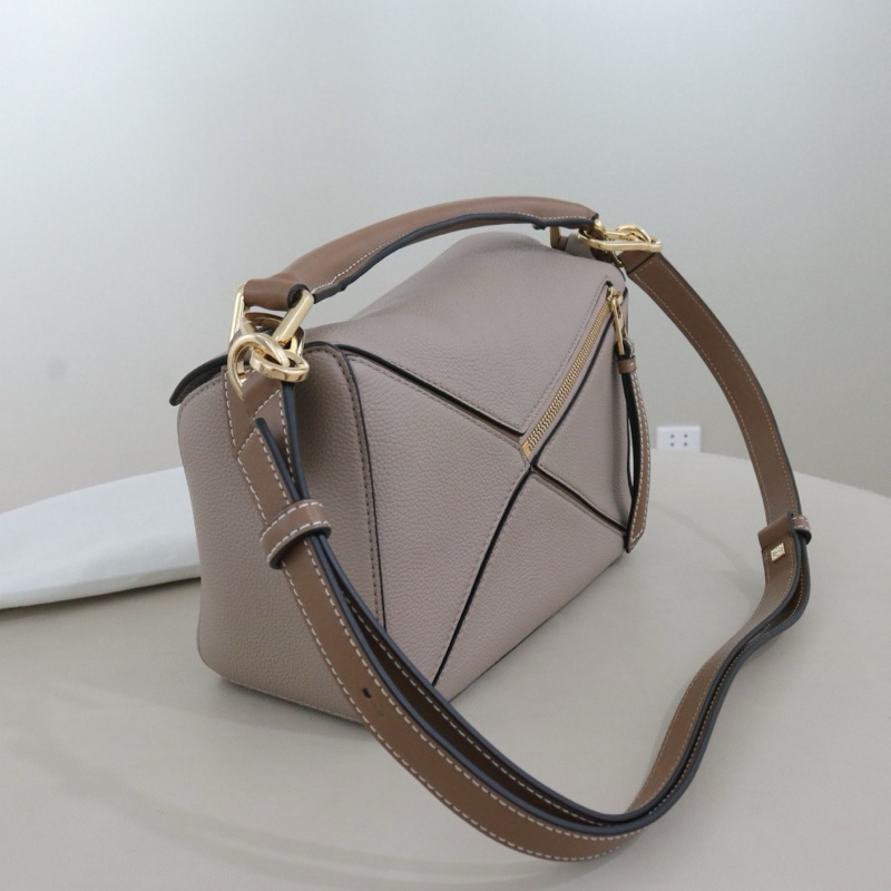 99新，Loewe Puzzle小號變形包，沙色荔枝紋牛皮拼色 尺寸24*15*10.5，配件防塵袋。-1