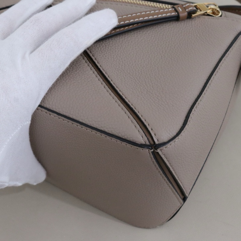 99新，Loewe Puzzle小號變形包，沙色荔枝紋牛皮拼色 尺寸24*15*10.5，配件防塵袋。-4