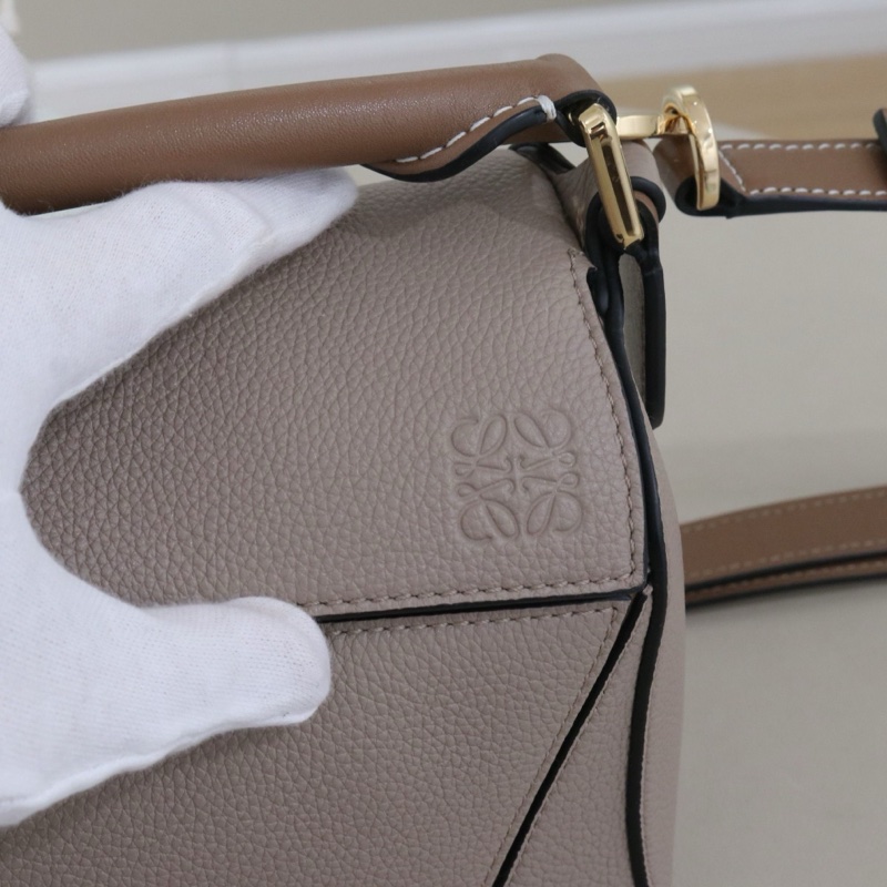 99新，Loewe Puzzle小號變形包，沙色荔枝紋牛皮拼色 尺寸24*15*10.5，配件防塵袋。-6