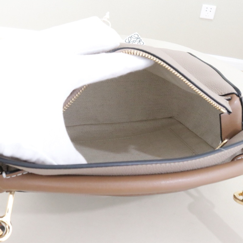 99新，Loewe Puzzle小號變形包，沙色荔枝紋牛皮拼色 尺寸24*15*10.5，配件防塵袋。-8