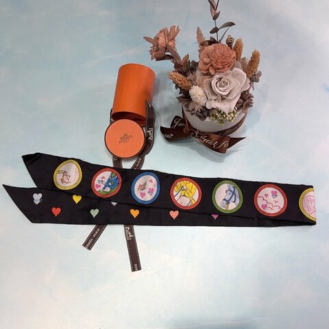 HERMES Tea Time Twilly愛心徽章絲巾